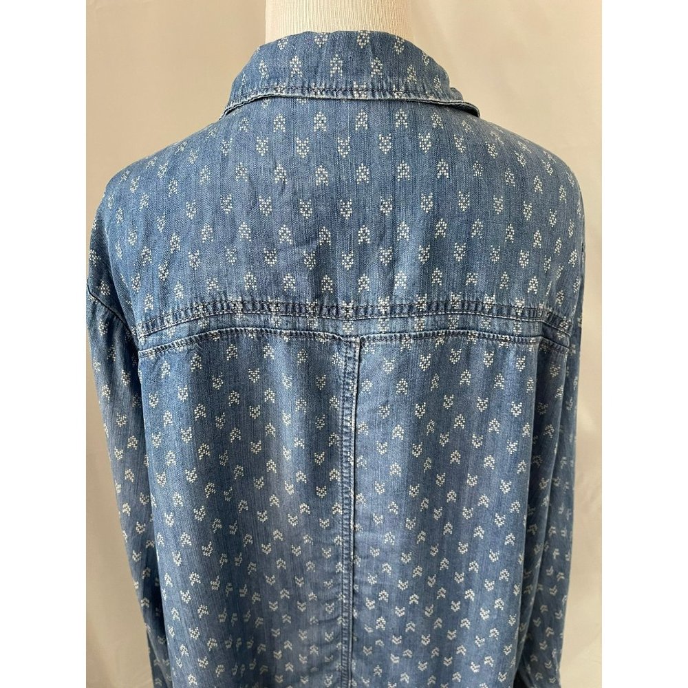 Maurices Blue/White Denim Color Up/Down Arrows Button-Up Long-Sleeve Shirt - Picture 8 of 12
